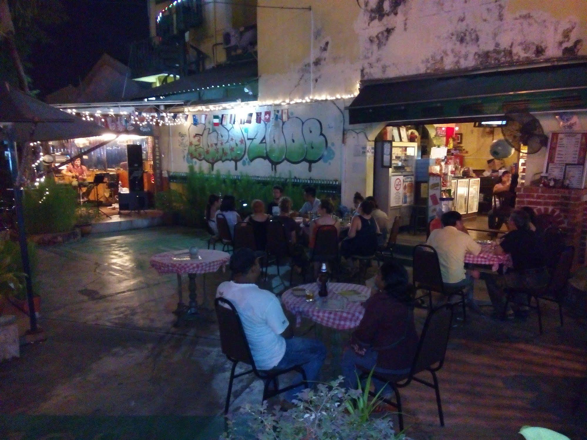 Discovery Cafe And Guesthouse Malacca Exterior foto